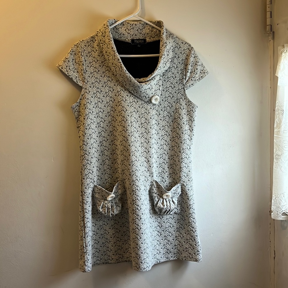 POCKETS! Papillon Vintage style faux lace print dress with great neckline